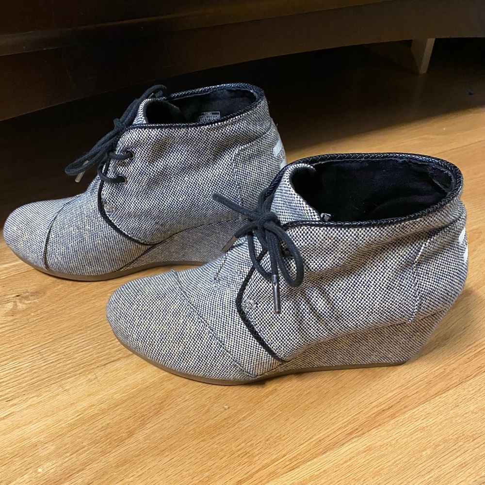TOMS Wedges sz 7.5
